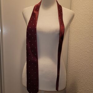 Elegant Envoy Burgundy Tie with Subtle Pattern